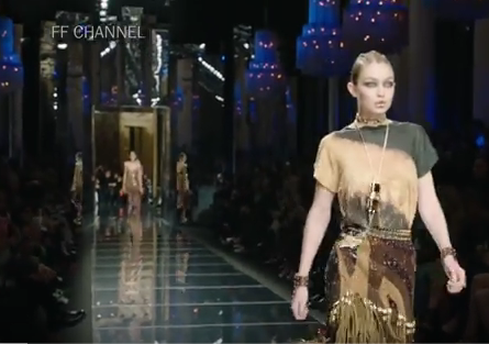 Balmain vuelve a 'hacer de las suyas' en París