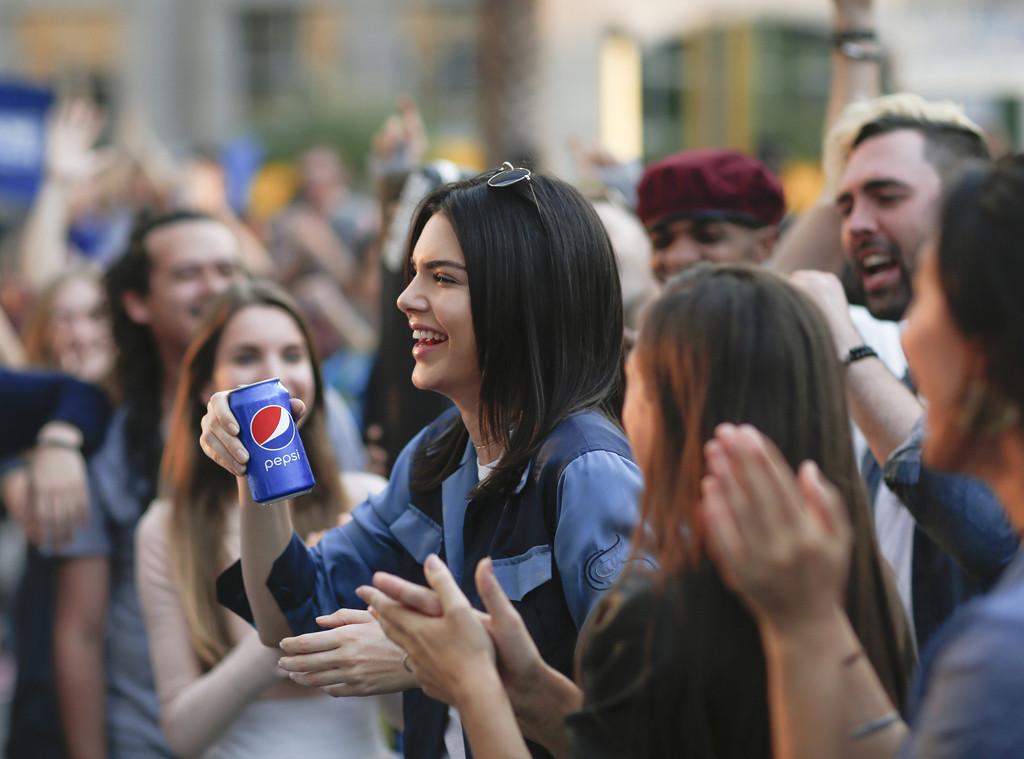 Pepsi retira el comercial de Kendall Jenner tras duras críticas